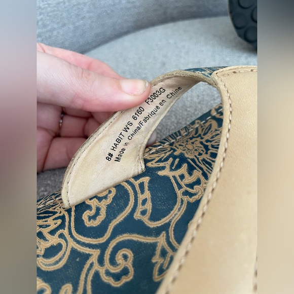 Teva Women's Habit River Green Floral Tan Leather Thong Sandals Size 8 - Picture 4 of 4